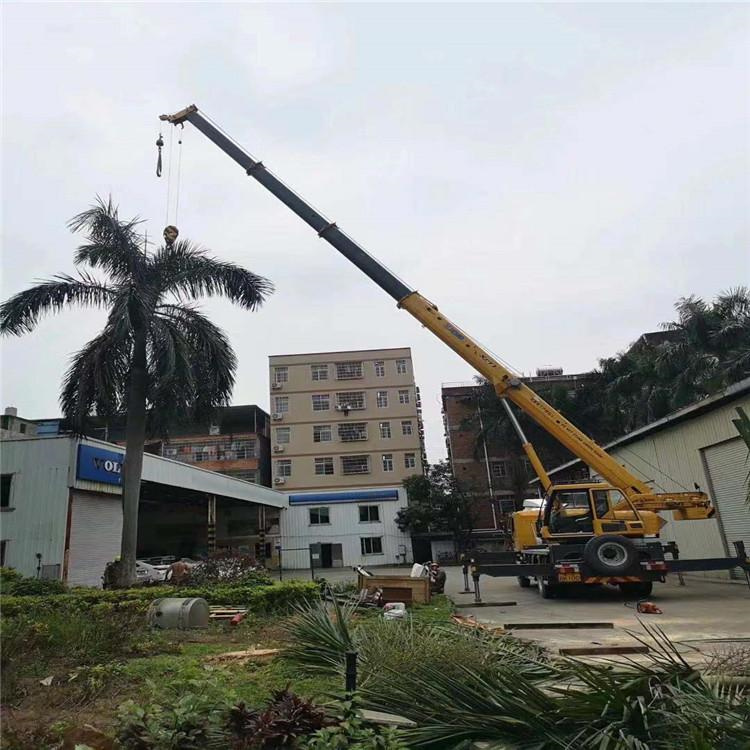 东兴12吨吊车出租一天的收费标准是什么