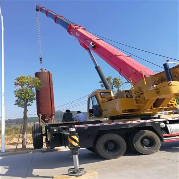 东兴专业吊车租赁多少钱