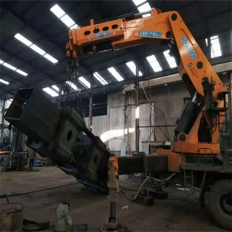 东兴200吨折臂吊出租