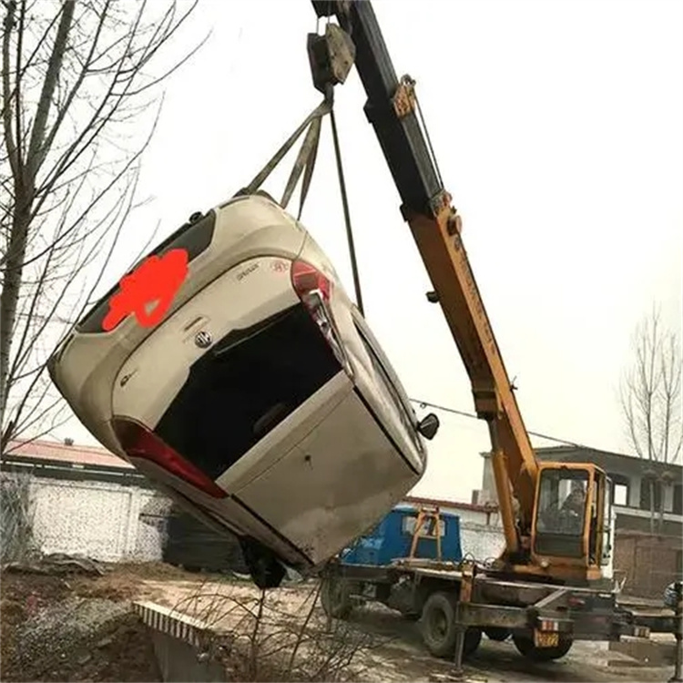 东兴随时待命，吊车24小时道路救援服务全解析