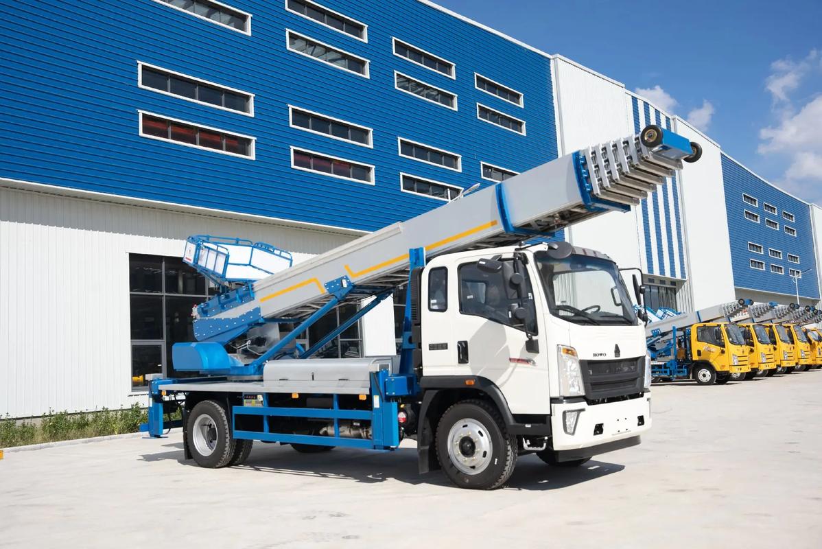 东兴出租云梯车高空作业车 建筑垃圾搬运